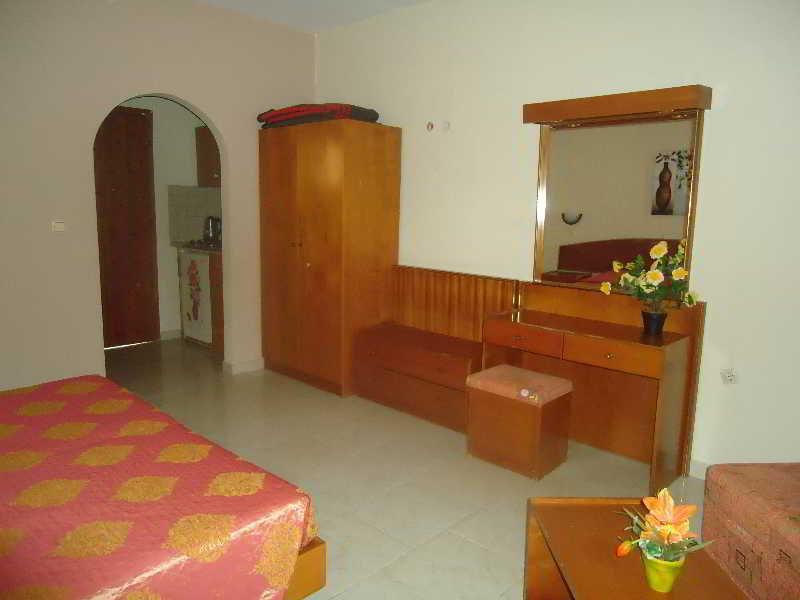 Lyristis Dinos Studios & Apartments Faliraki Dış mekan fotoğraf