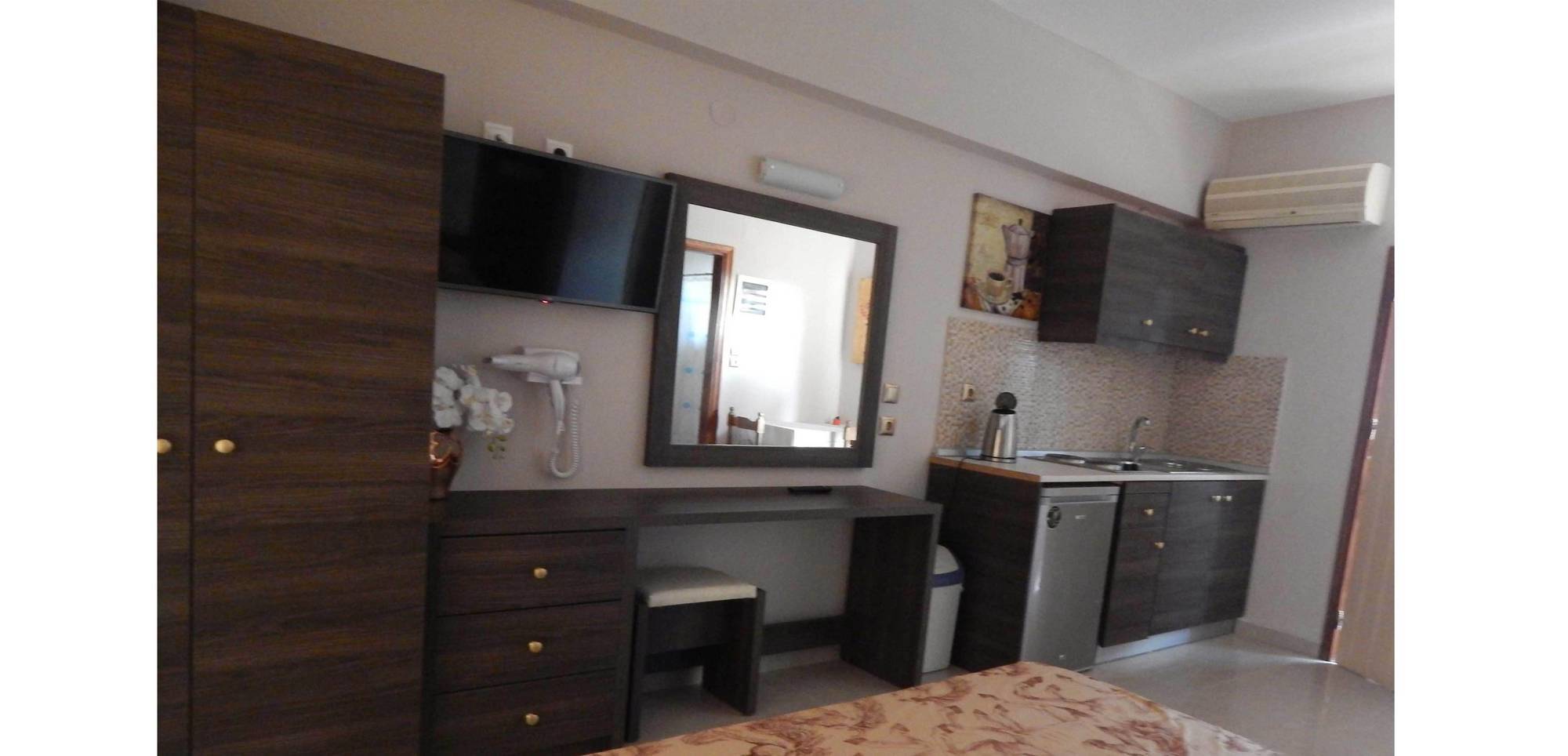Lyristis Dinos Studios & Apartments Faliraki Dış mekan fotoğraf