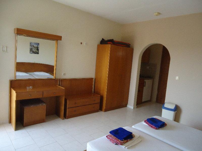 Lyristis Dinos Studios & Apartments Faliraki Dış mekan fotoğraf