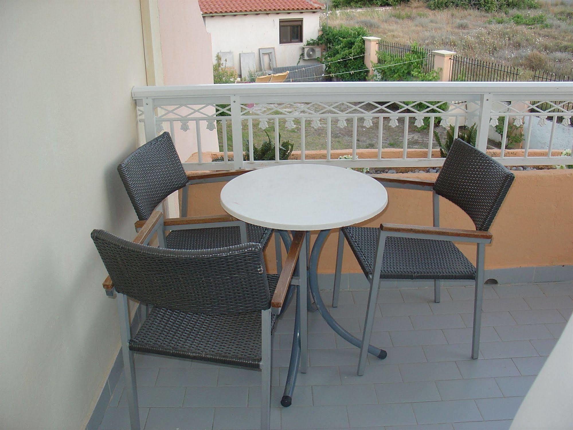 Lyristis Dinos Studios & Apartments Faliraki Dış mekan fotoğraf